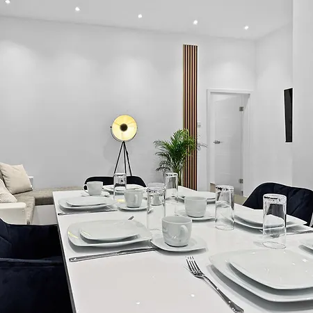 Premium Mit Balkon Und 3 Br הנובר