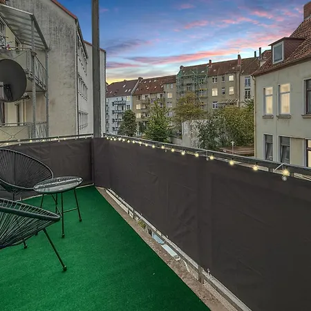 Premium Mit Balkon Und 3 Br *