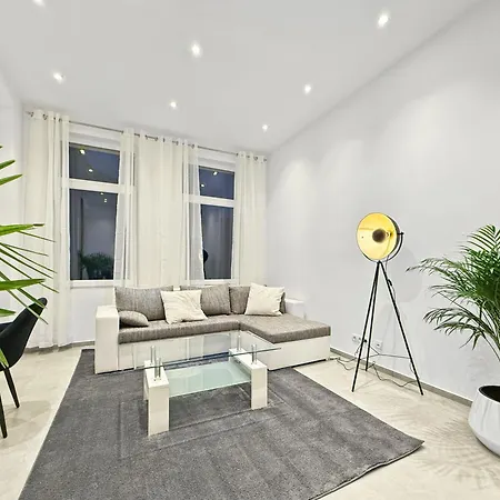 Apartment Premium Mit Balkon Und 3 Br *