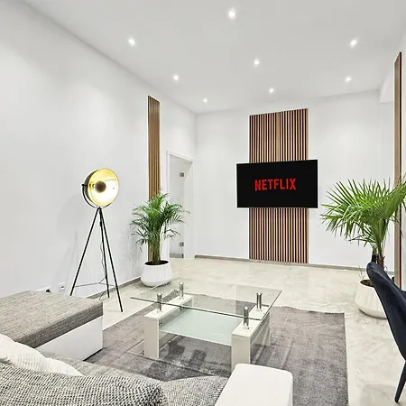 Premium Mit Balkon Und 3 Br Apartment *