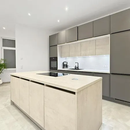 Premium Mit Balkon Und 3 Br Apartment Hannover