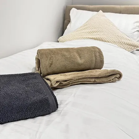 Premium Mit Balkon Und 3 Br *