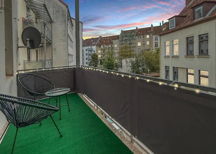 Premium Mit Balkon Und 3 Br *
