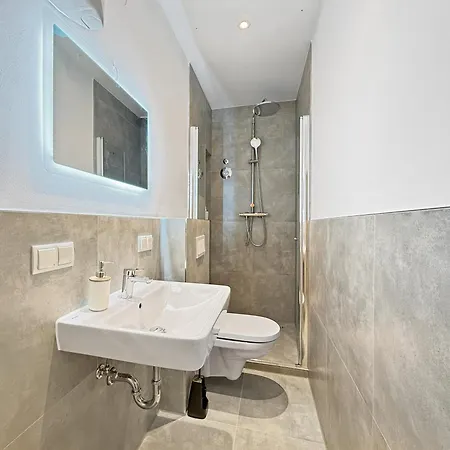 Premium Mit Balkon Und 3 Br