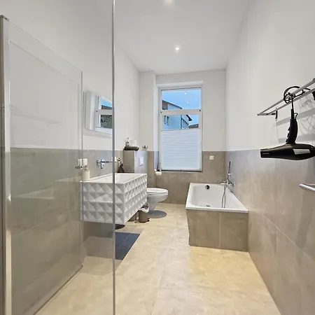 Premium Mit Balkon Und 3 Br